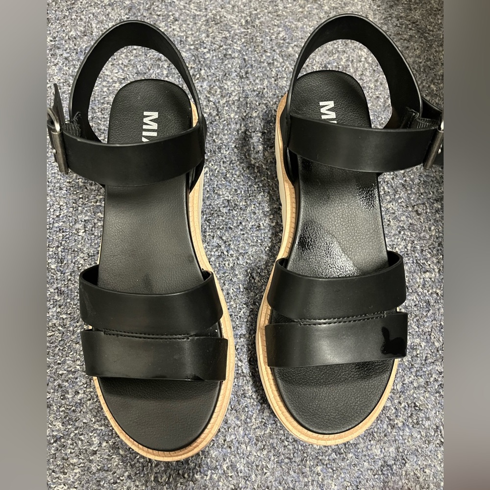 Summer sandals by MIA